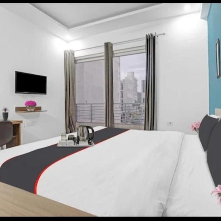 Hotel Maharaja Suites - 1 Minute From Medanta - The Medicity Best Hospital in Gurugram