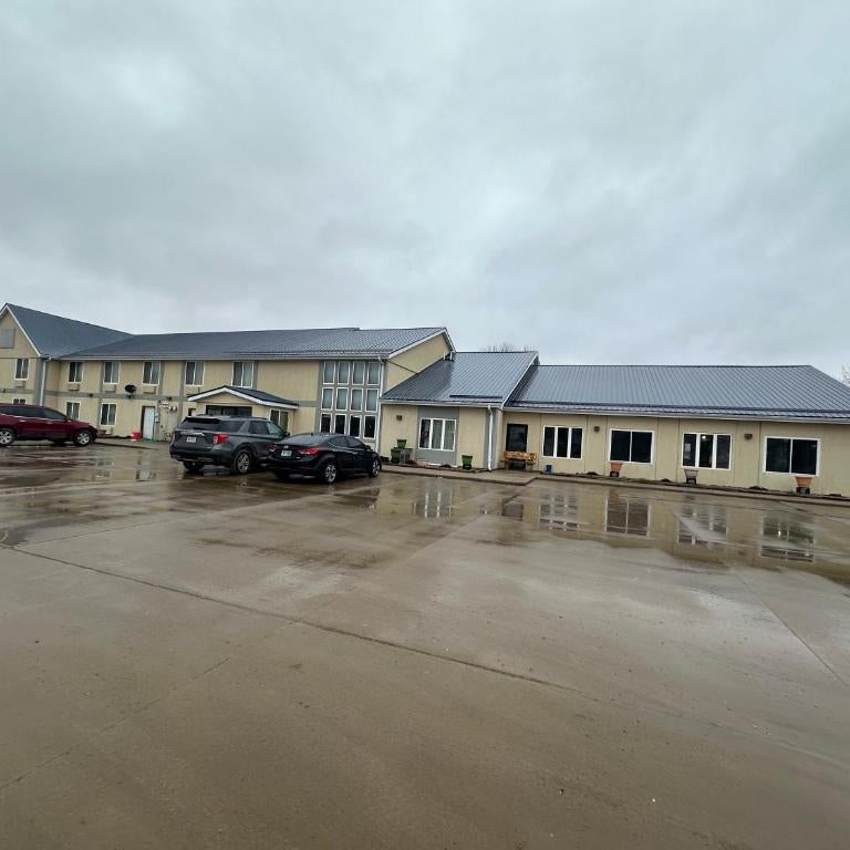 De Smet Super Deluxe Inn & suites Thumbnail