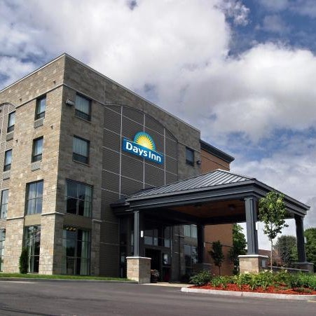 Days Inn by Wyndham Levis Thumbnail