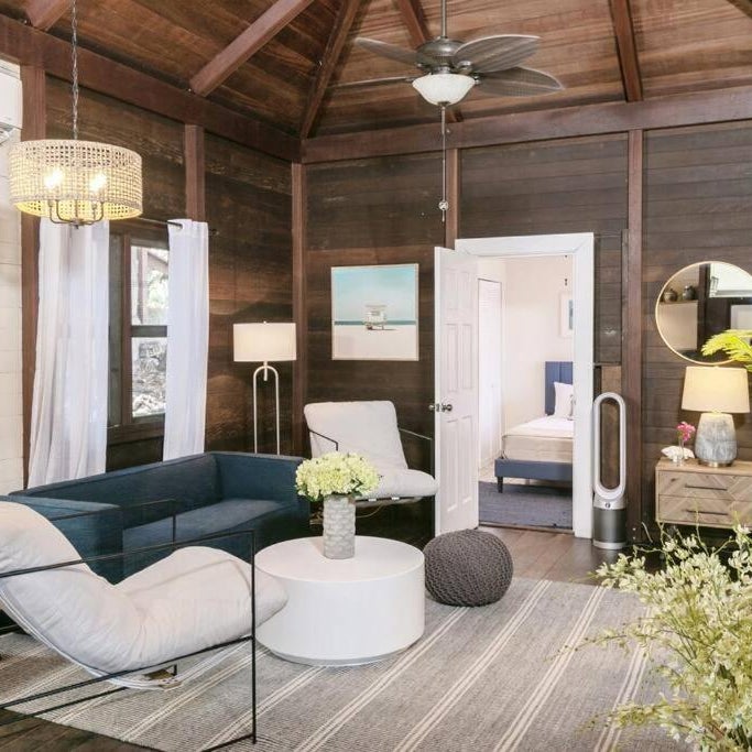 Stunning Cottage with Ocean Views Near Beaches Thumbnail