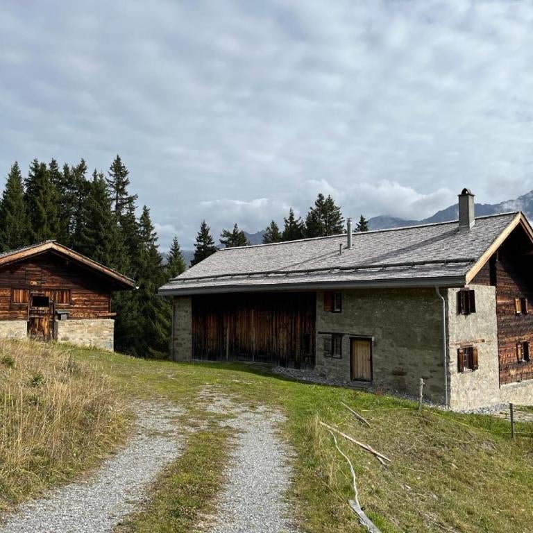 Ski cabin for 10 people right on slopes