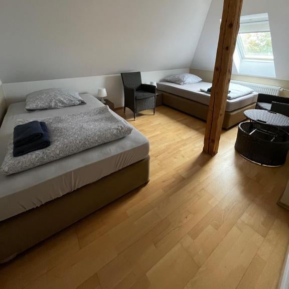 Doppelzimmer-Bad-Kühlschrank-Tv-19