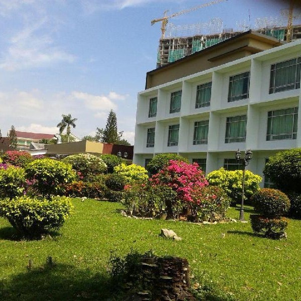 Straits View Hotel 