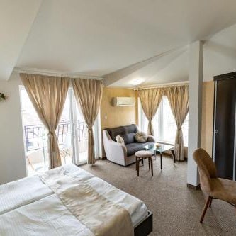 Hotel Kiev-FREE PARKING Thumbnail