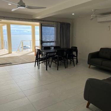 Beachside & Jetty View 2 -Skippers Apartment