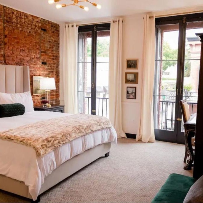 Speakeasy King Suite (Rm 2) Thumbnail