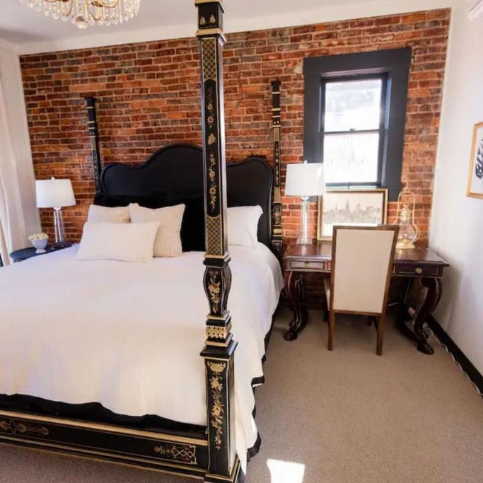 Speakeasy King Suite (Rm1) Thumbnail