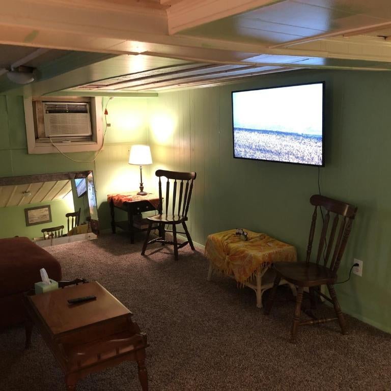 Rustic BEACH FRONT Basement Apt, Pet Friendly Wi-Fi apts Thumbnail
