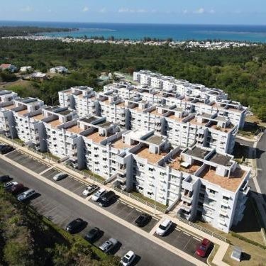 3 Bedroom Apt. close to main beaches/ attractions Thumbnail
