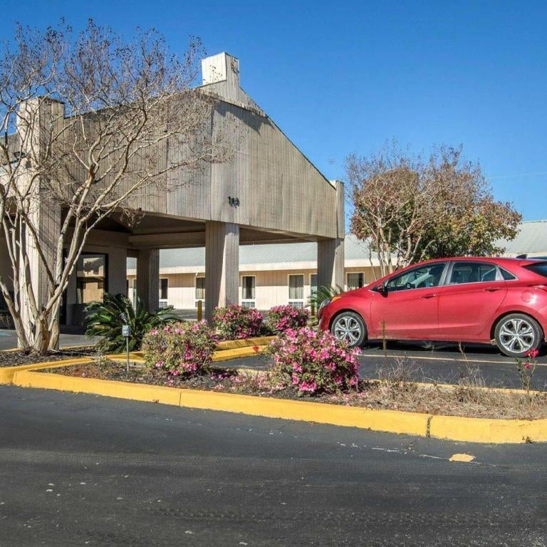Rodeway Inn & Suites Thumbnail