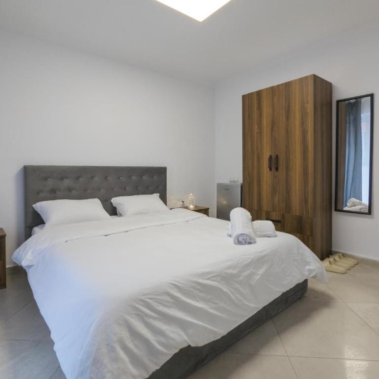 Center Luxury Rooms Thumbnail