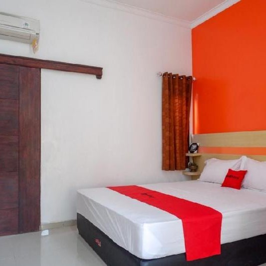 RedDoorz Syariah near Alun Alun Kota Rembang Thumbnail