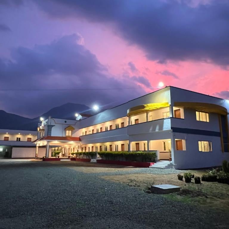 THE MOUNT VIEW CASTLE HOTELS and RESORTS