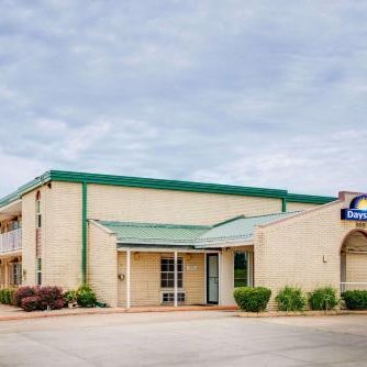 Days Inn by Wyndham Monett Thumbnail