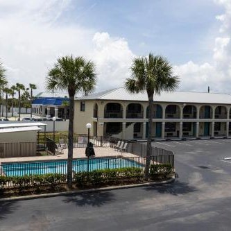 Ocean Breeze Inn Thumbnail