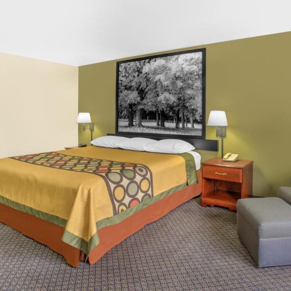 Super 8 by Wyndham Galva Thumbnail