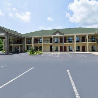 Super 8 by Wyndham Petersburg Thumbnail