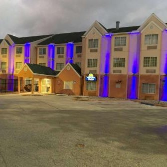 Days Inn & Suites by Wyndham Tampa / Raymond James Stadium Thumbnail