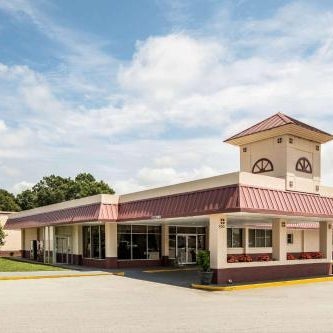 Super 8 by Wyndham Gaffney Thumbnail