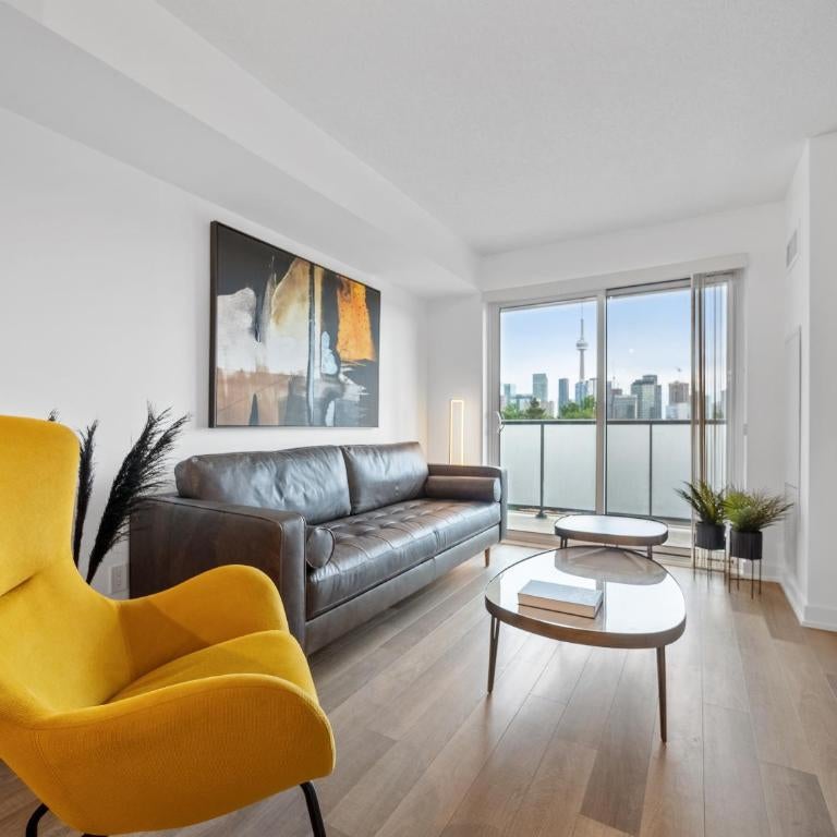 Sleek 1BR & office Condo - CN Tower, Skyline view Thumbnail
