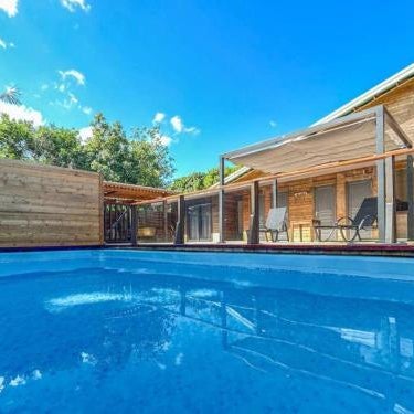 SHARED POOL King Bed & Air-Conditioned Cozy Apartment