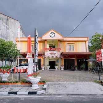 RedDoorz Plus @ Jalan FL Lumban Tobing Sibolga