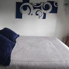 Excelente habitación cerca parque Simon Bolivar, Embajada y Movistar3 Thumbnail