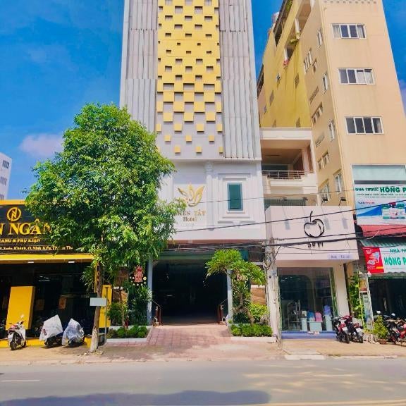 Miền Tây Hotel