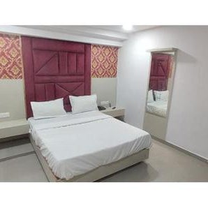 Hotel Grey Sky Thumbnail