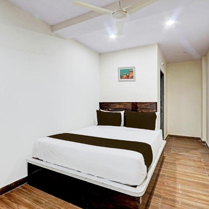 Hotel O RB @ KOMPALLY