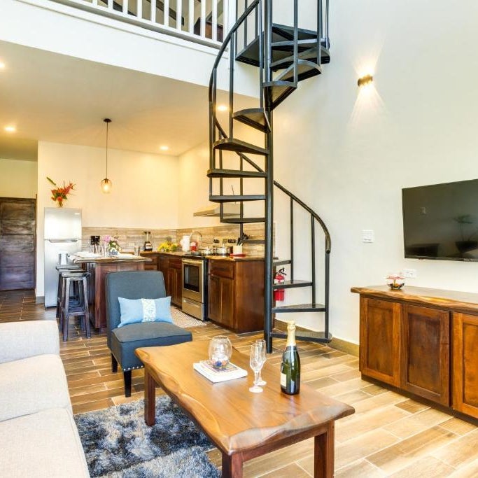 Louis' Apartments Thumbnail