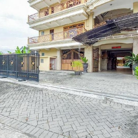 Hotel Shinta 2 near Alun Alun Kertosono Mitra RedDoorz