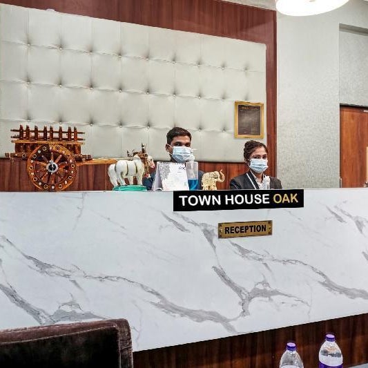 Super Townhouse OAK Hotel Rajmudra