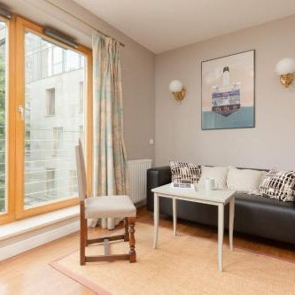 Elegancki Apartament w Centrum Gdyni z Parkingiem by Noclegi Renters