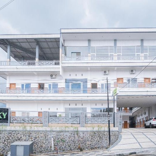 Urbanview Hotel Sky Batu Malang by RedDoorz