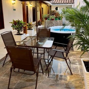 HOTEL PLAZA BOLIVAR MOMPOX ubicado en el centro histórico con parqueadero interno