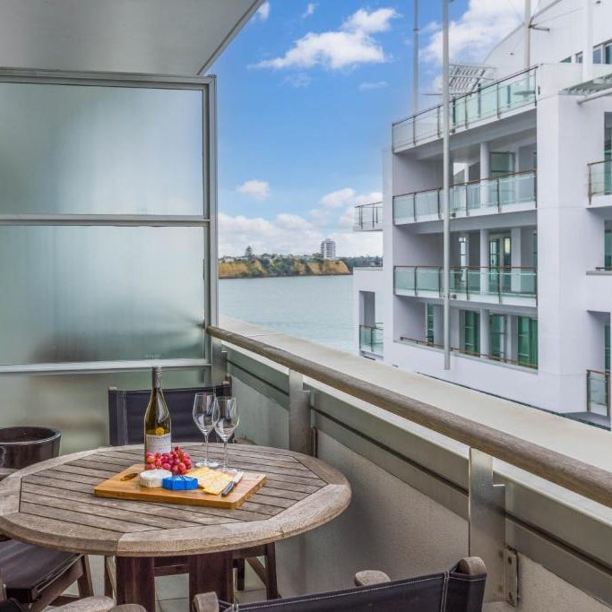 Auckland Harbour Apartment with Balcony Thumbnail