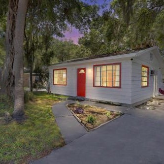 Downtown Single Family Modern Bungalow close to beaches and dining home Thumbnail
