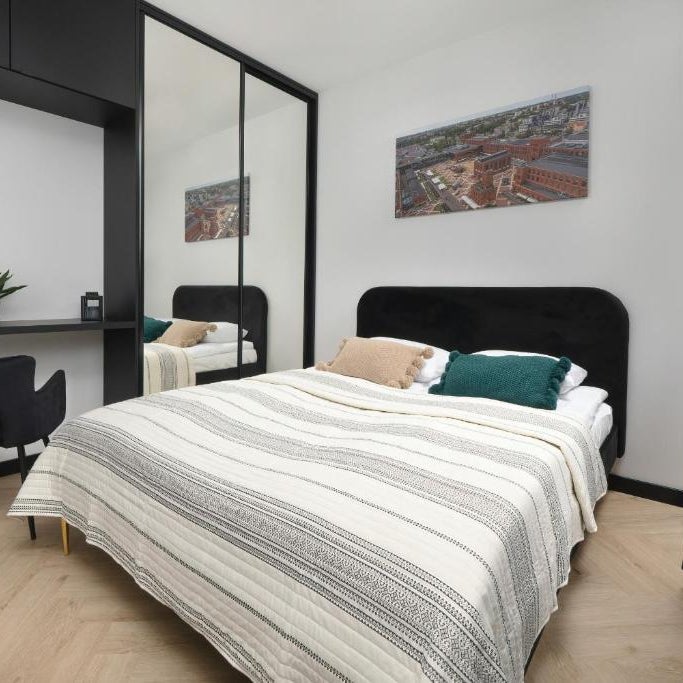 Ogrodowa Apartment Near Piotrkowska with Air Conditioning by Noclegi Renters