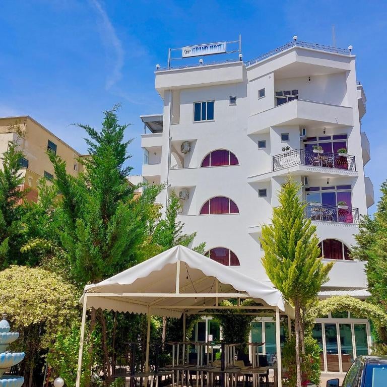GRAND HOTEL eae