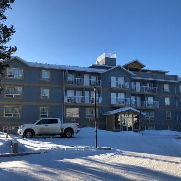 Misty Mountain Inn & Suites