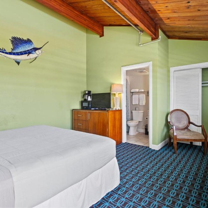 Oceanfront Inn, Inlet View Room, King Bed, #14 Thumbnail