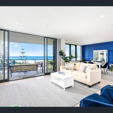 Luxe Oceanview Apartment in Palm Beach