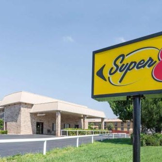 Super 8 by Wyndham Clovis Thumbnail