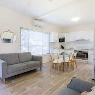 Idle Hours Pet Friendly 5 Mins Walk to Beach