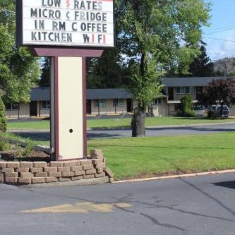Chalet Motel Thumbnail