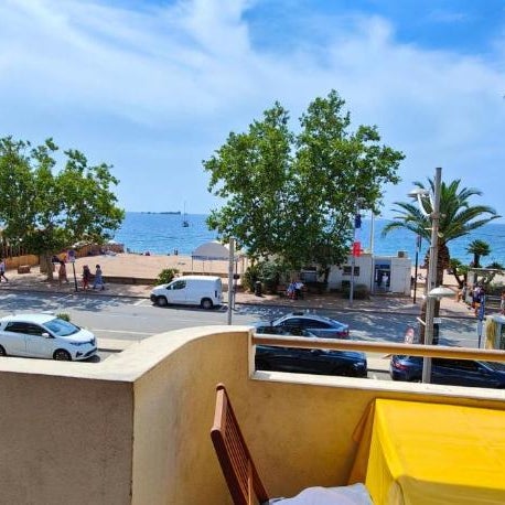 Charming beachfront studio in Frejus Plage