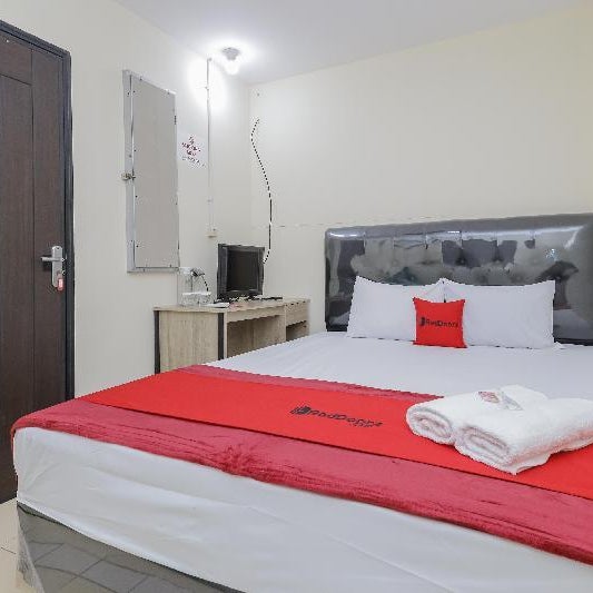RedDoorz near RS Sari Asih Ciledug Thumbnail