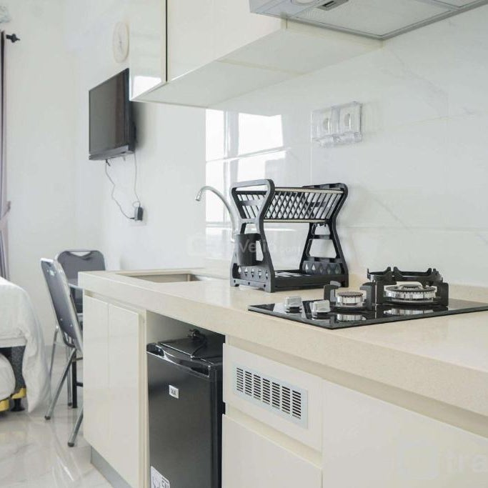 Cozy and Nice Studio at Sky House BSD Apartment By Travelio Thumbnail
