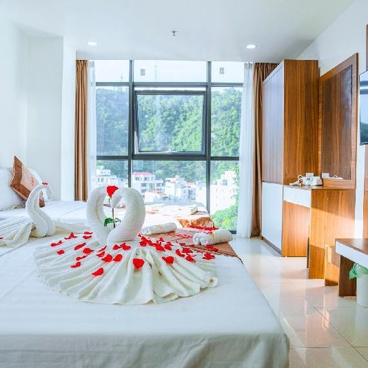 Ruby Hotel Cat Ba